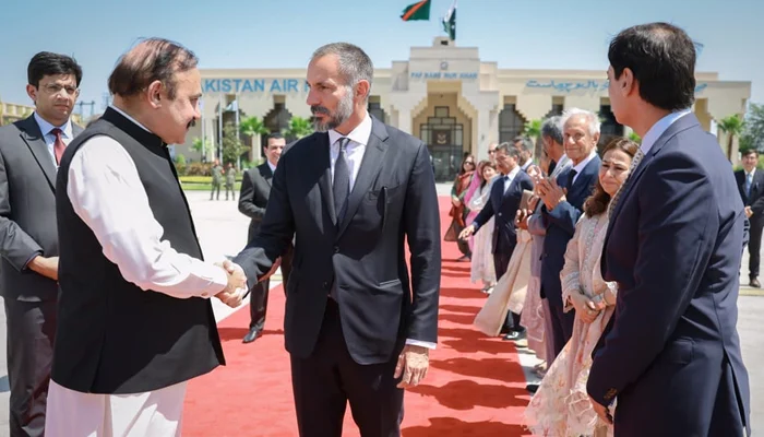 - فوٹو  بشکریہ اے کے ڈی این