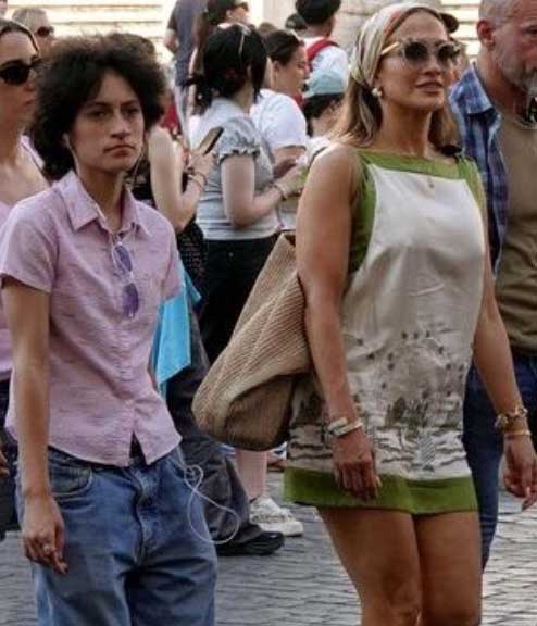 جینیفر لوپیز اپنے ٹرانس بچے ایمے عرف آسکر کے ساتھ