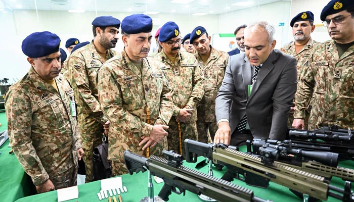 فیلڈ مارشل سید عاصم منیر کا دفاعی صنعتی کمپلیکس پی او ایف واہ کا دورہ